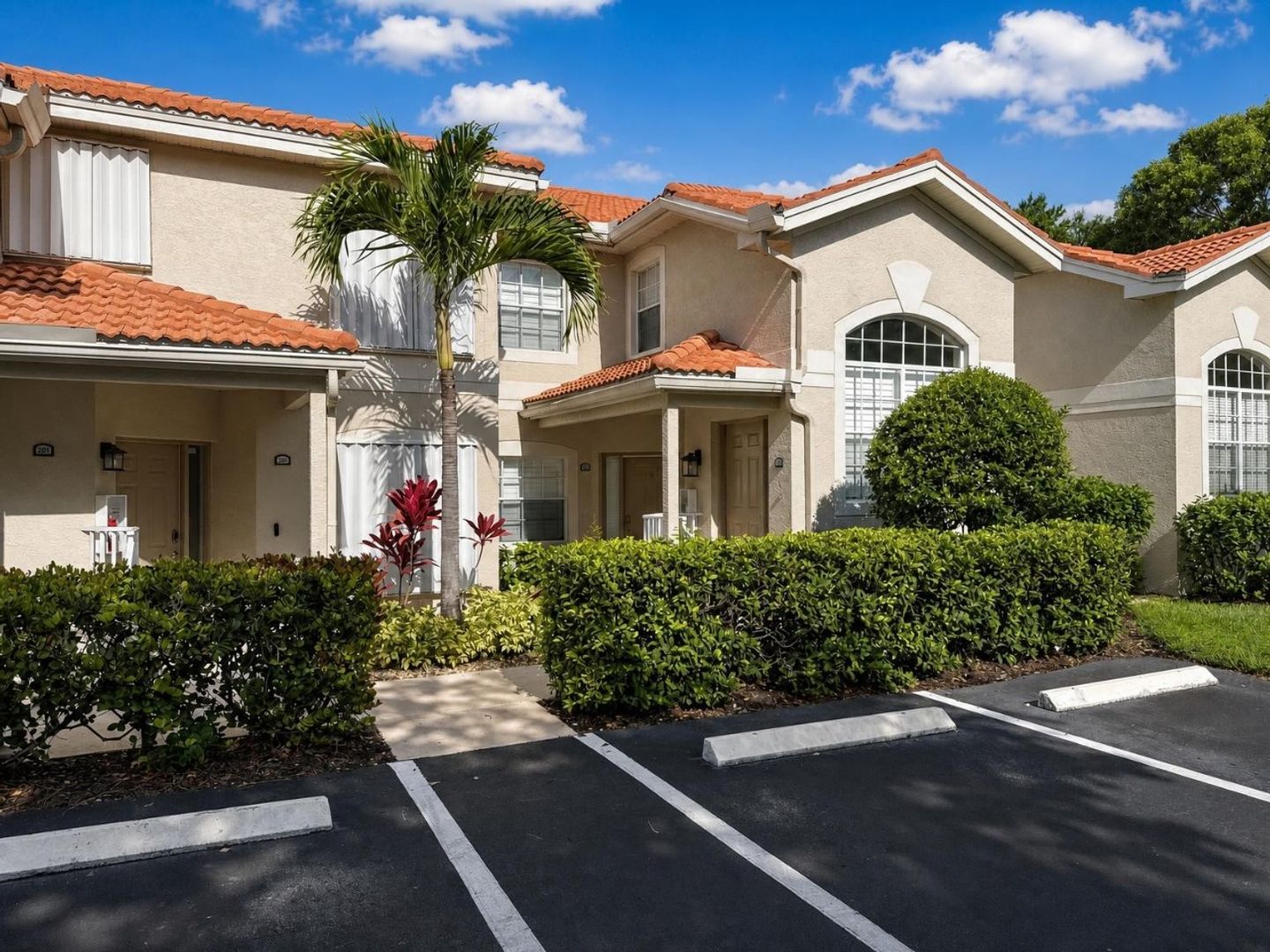 Naples House: 7553 Silver Trumpet Ln