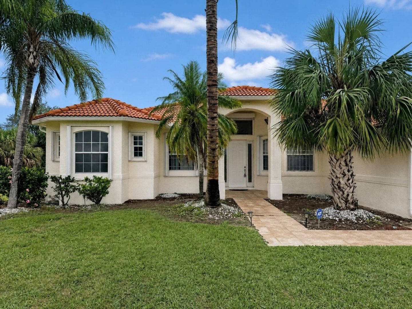 NAPLES House: 4775 8TH ST NE