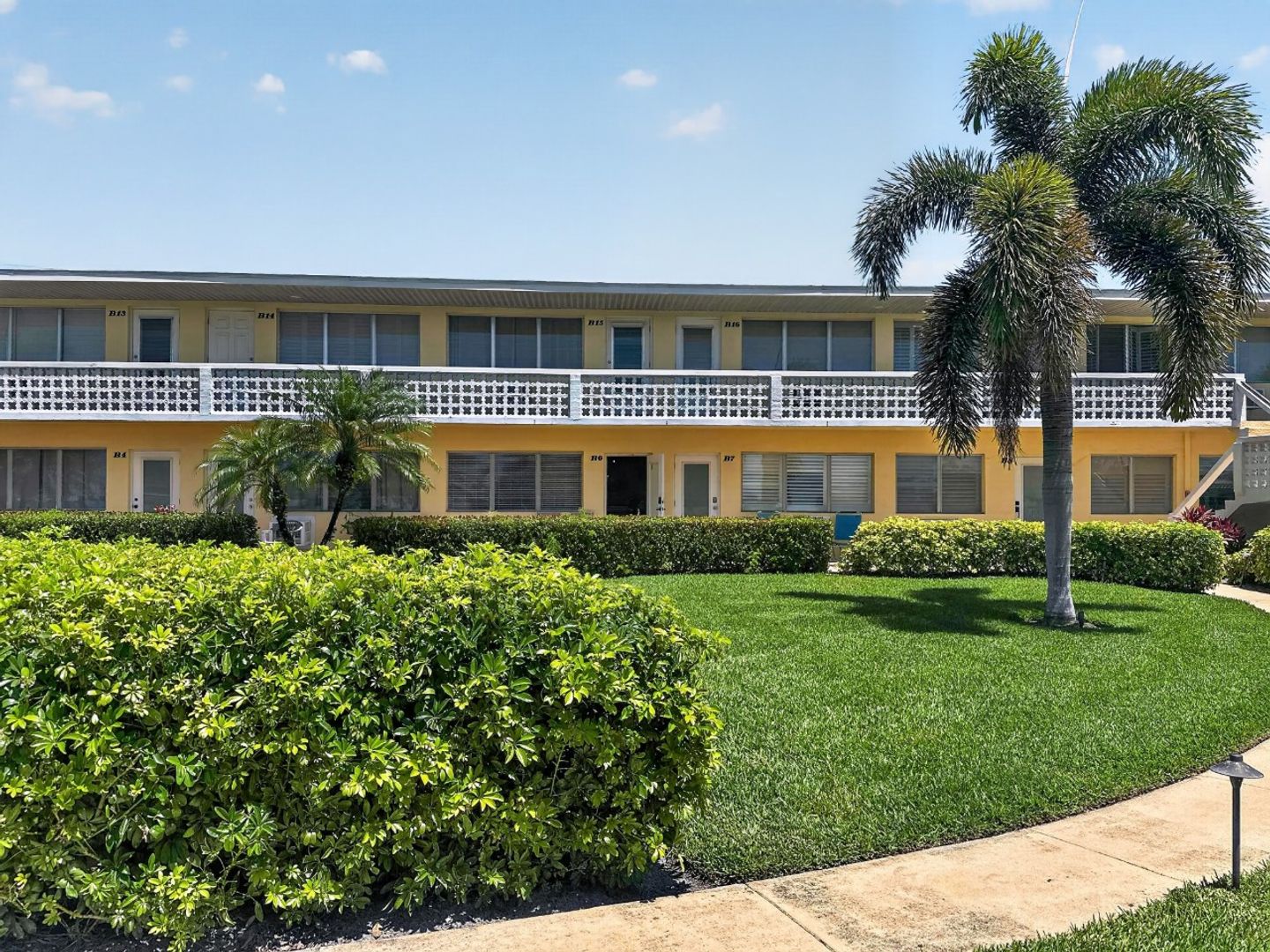 Naples Condo: 473 12th Ave S