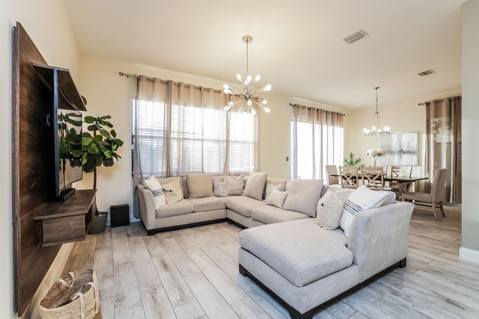 Naples House: 8916 Madrid Cir