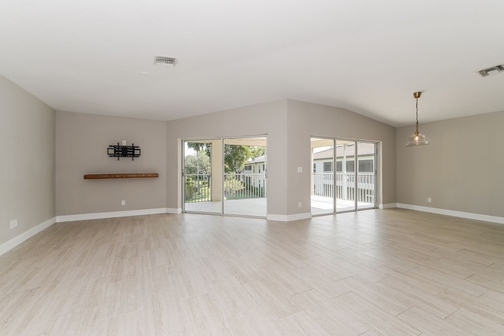 Naples Condo: 900 Diamond Cir APT 906
