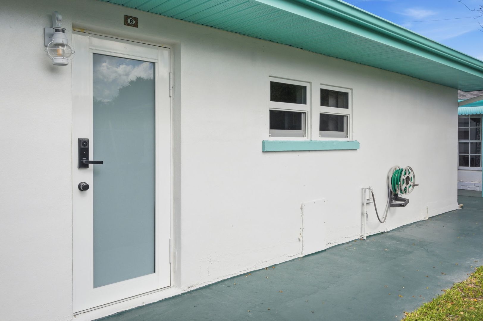 Naples Apartment: 2147 Washington Ave