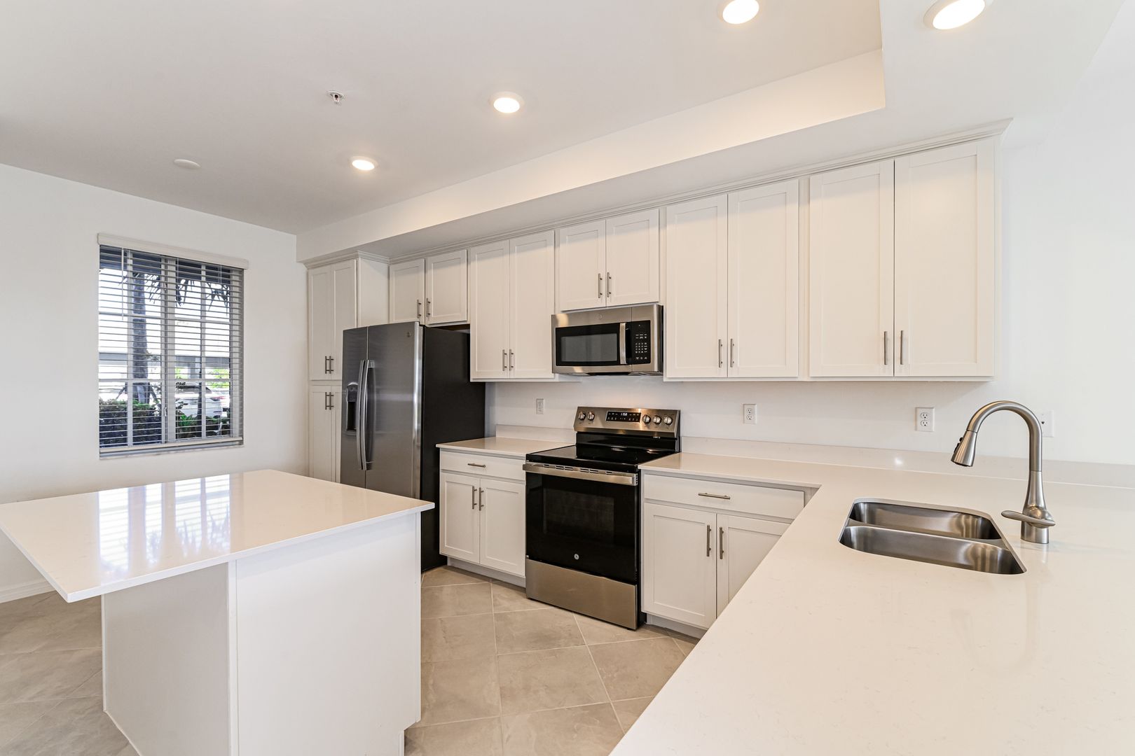 Ave Maria House: 5527 Double Eagle Cir #3814