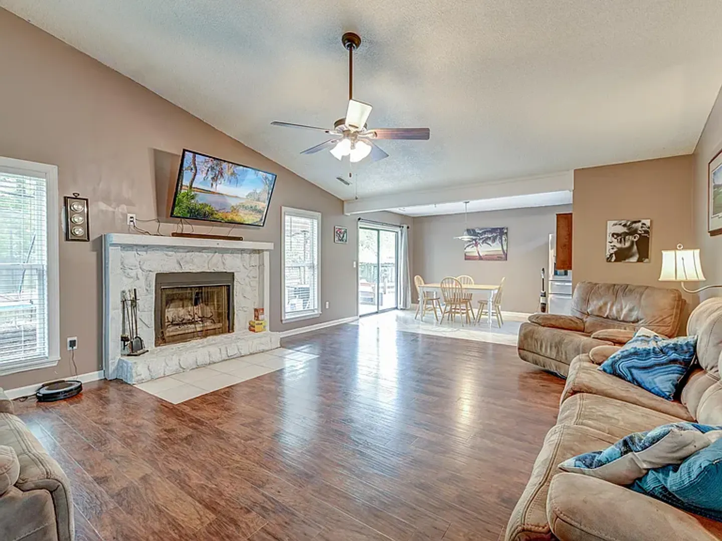 Summerville House: 303 Canaberry Circle, SC 29483