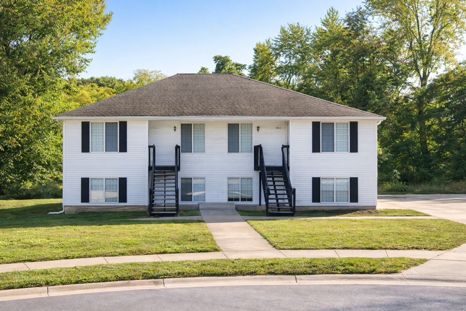 Summit Apartment: 700 NE Ball Drive