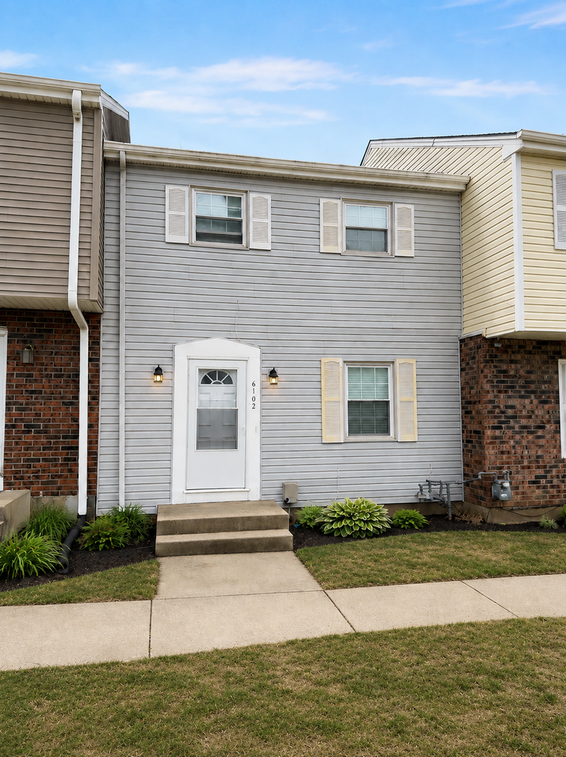 Grandview Townhome: 6102 E 129th St