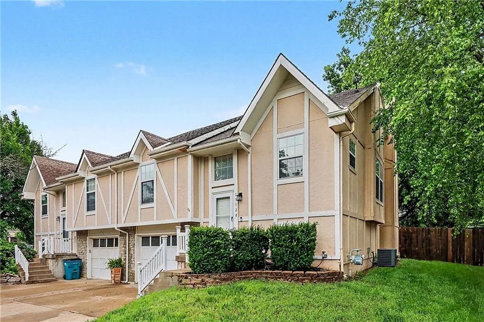 Overland Park House: 15129 Glenwood Ave