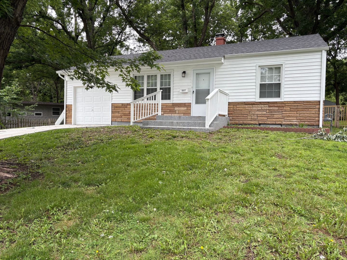 Raytown House: 5517 Willow Ave