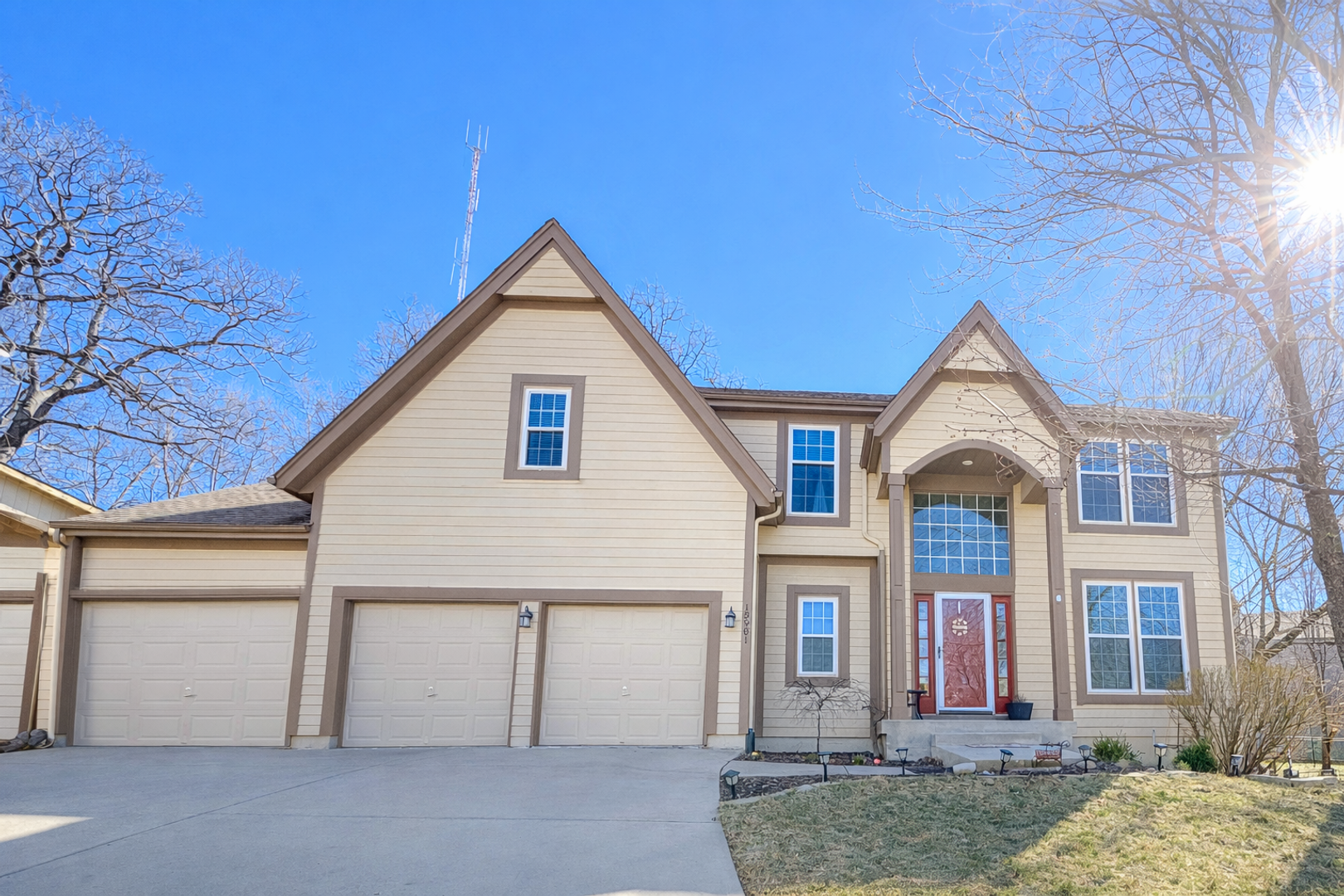 Olathe House: 18981 W 118th Street