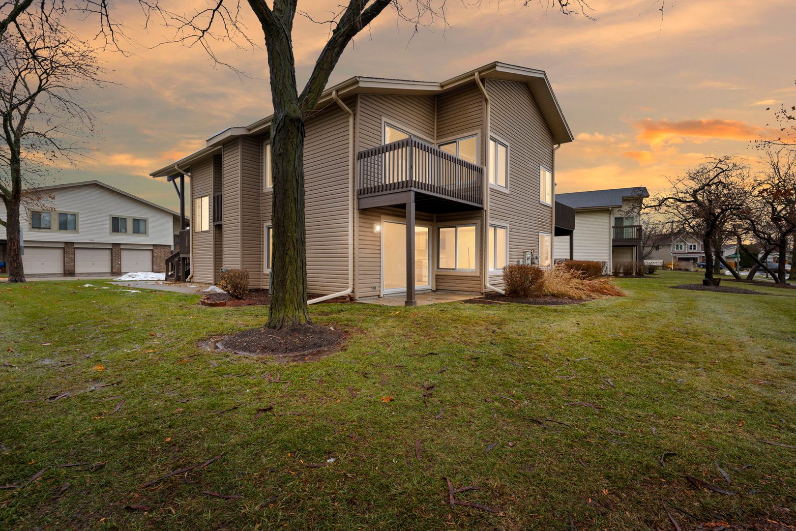 Hanover Park Townhome: 1353 Kingsbury Dr Unit 6