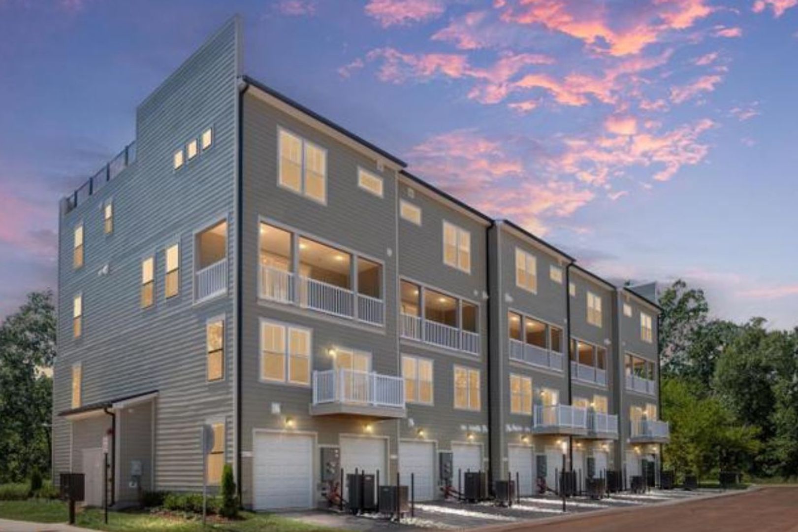 Ashburn House: 44575 Strabane Terrace