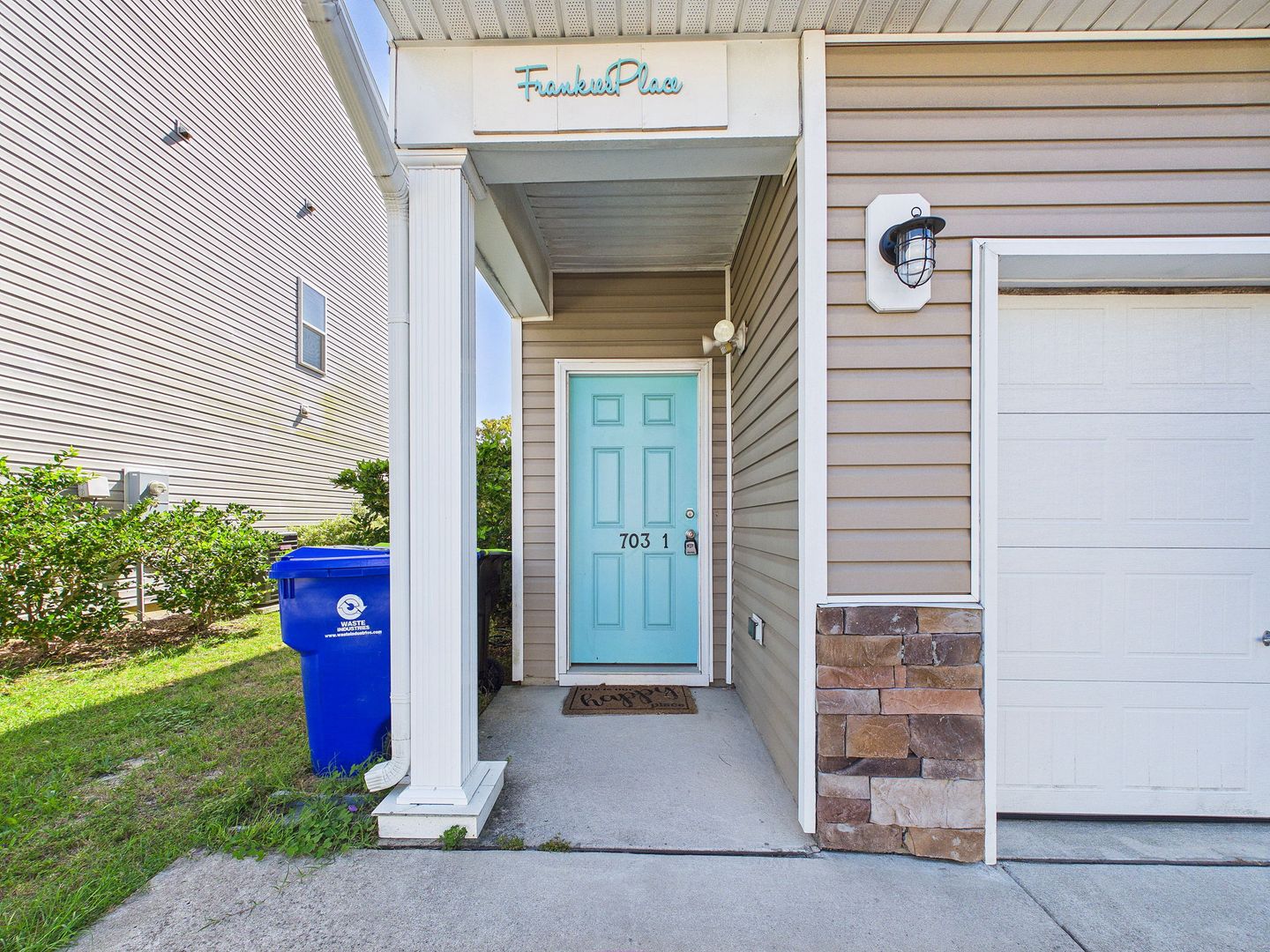 703 Elton Ave 2 of 12
