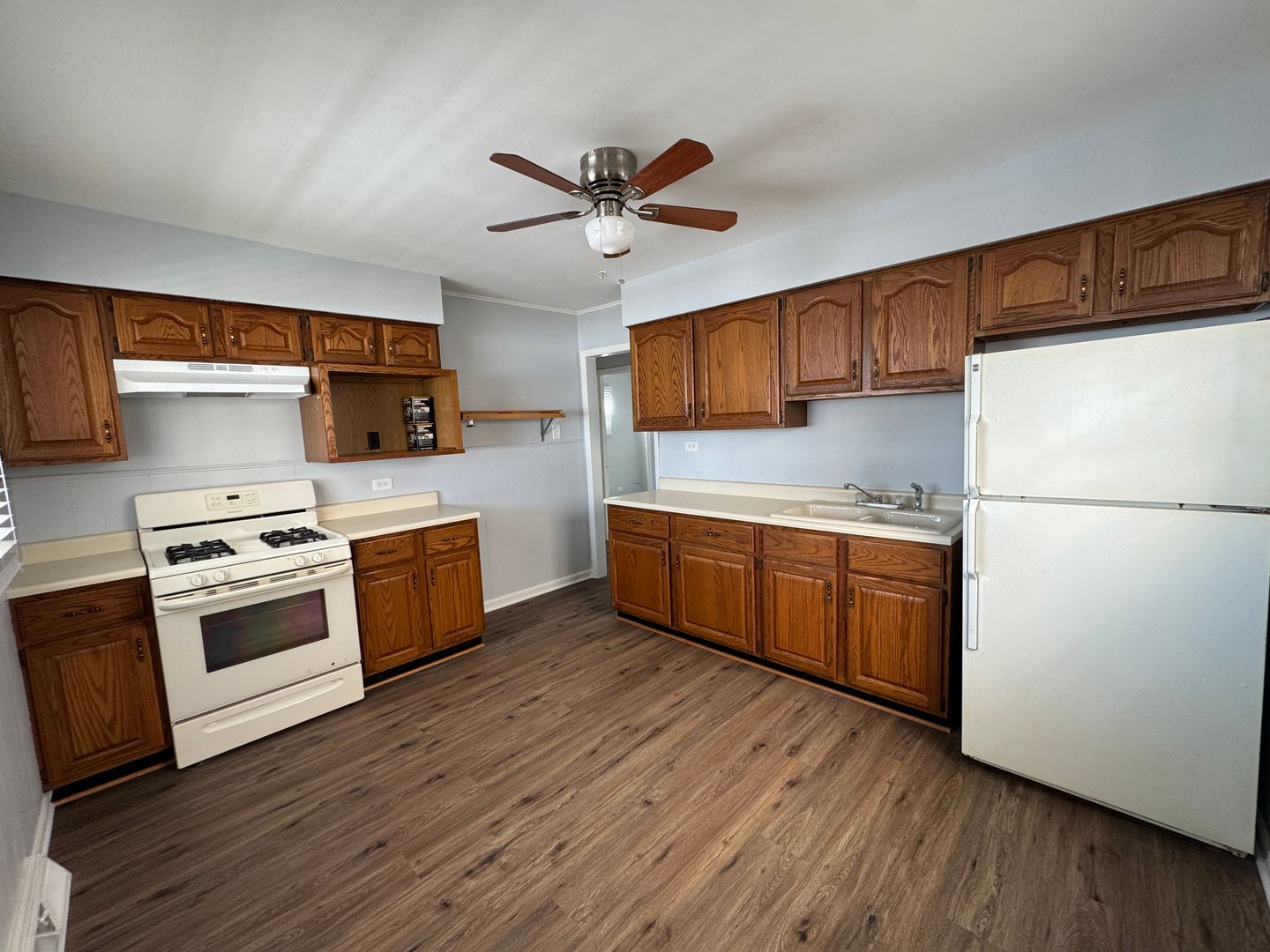 4429 N Neenah Ave 5 of 12