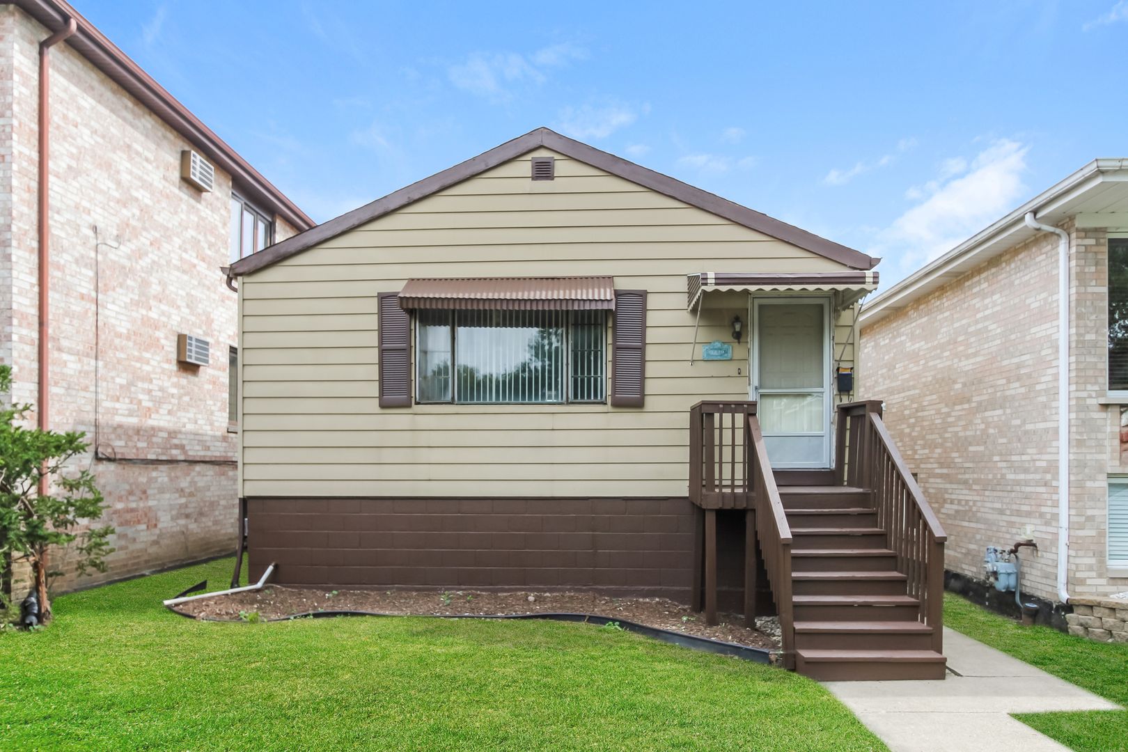Harwood Heights House: 4429 N Neenah Ave