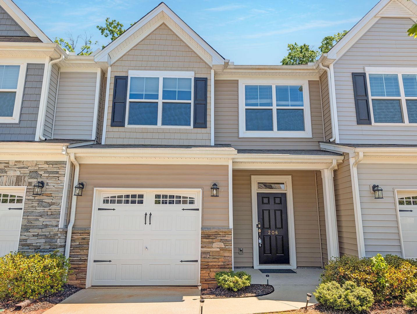 Piedmont House: 206 Brochaill Ct