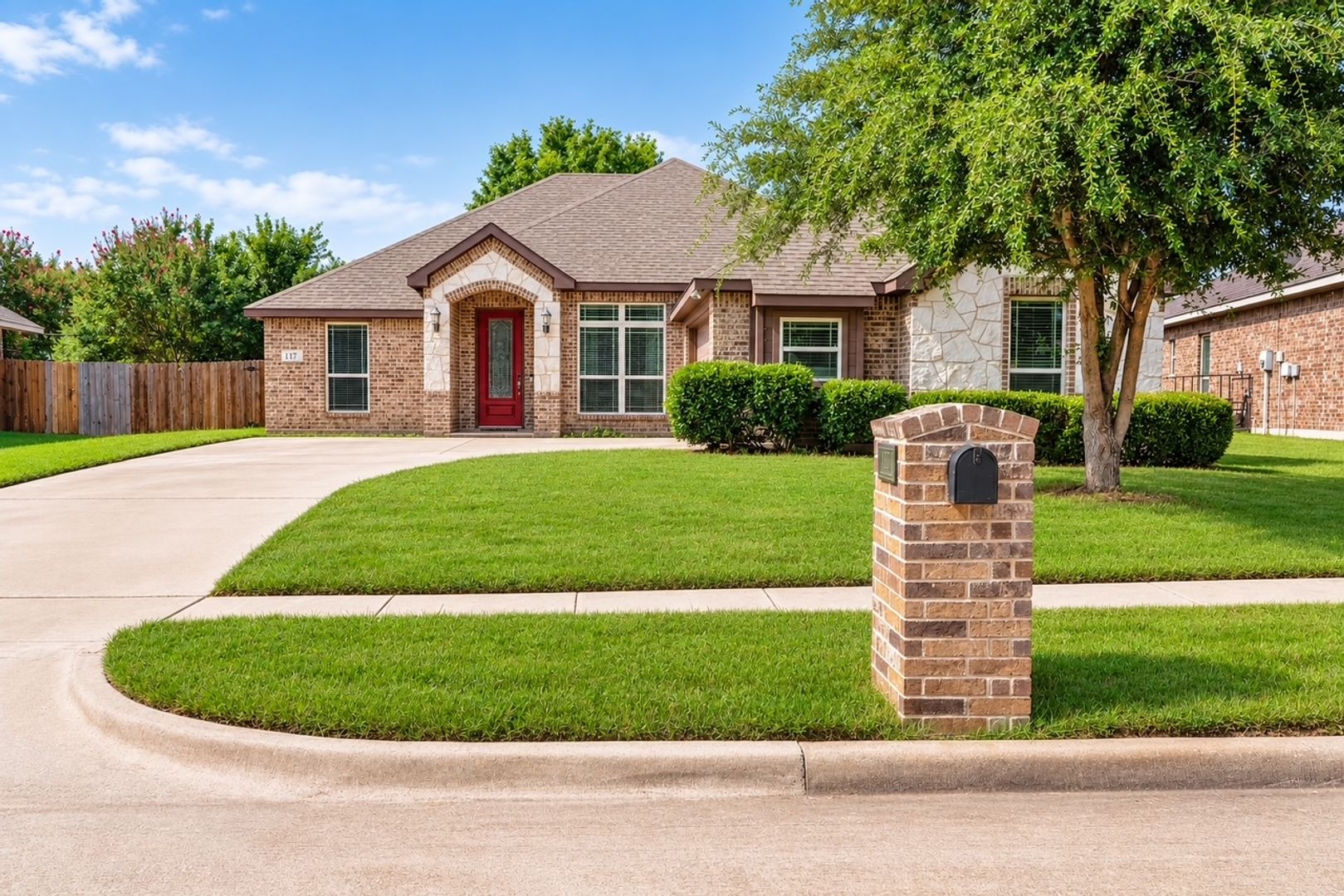 Red Oak House: 117 Whipperwill Way