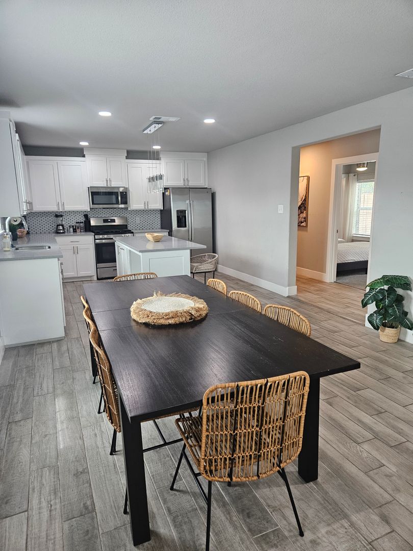 Spacious 3 Bed / 3 Bath Home with Modern Upgrades and Fenced Yard in South Dallas 12 of 12