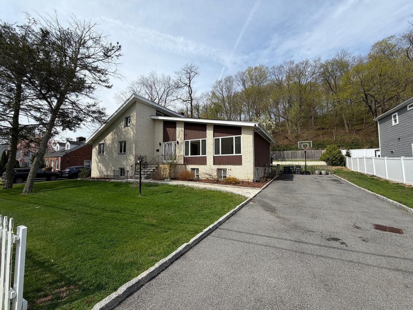 White Plains House: 95 Valley