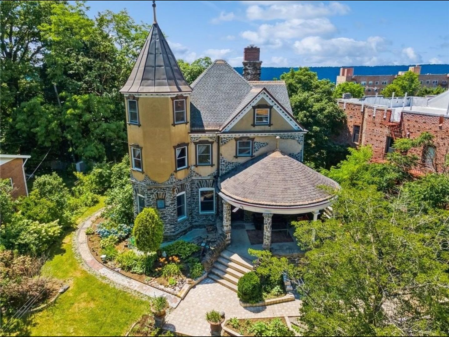 Yonkers Apartment: 161 Park Hill Ave