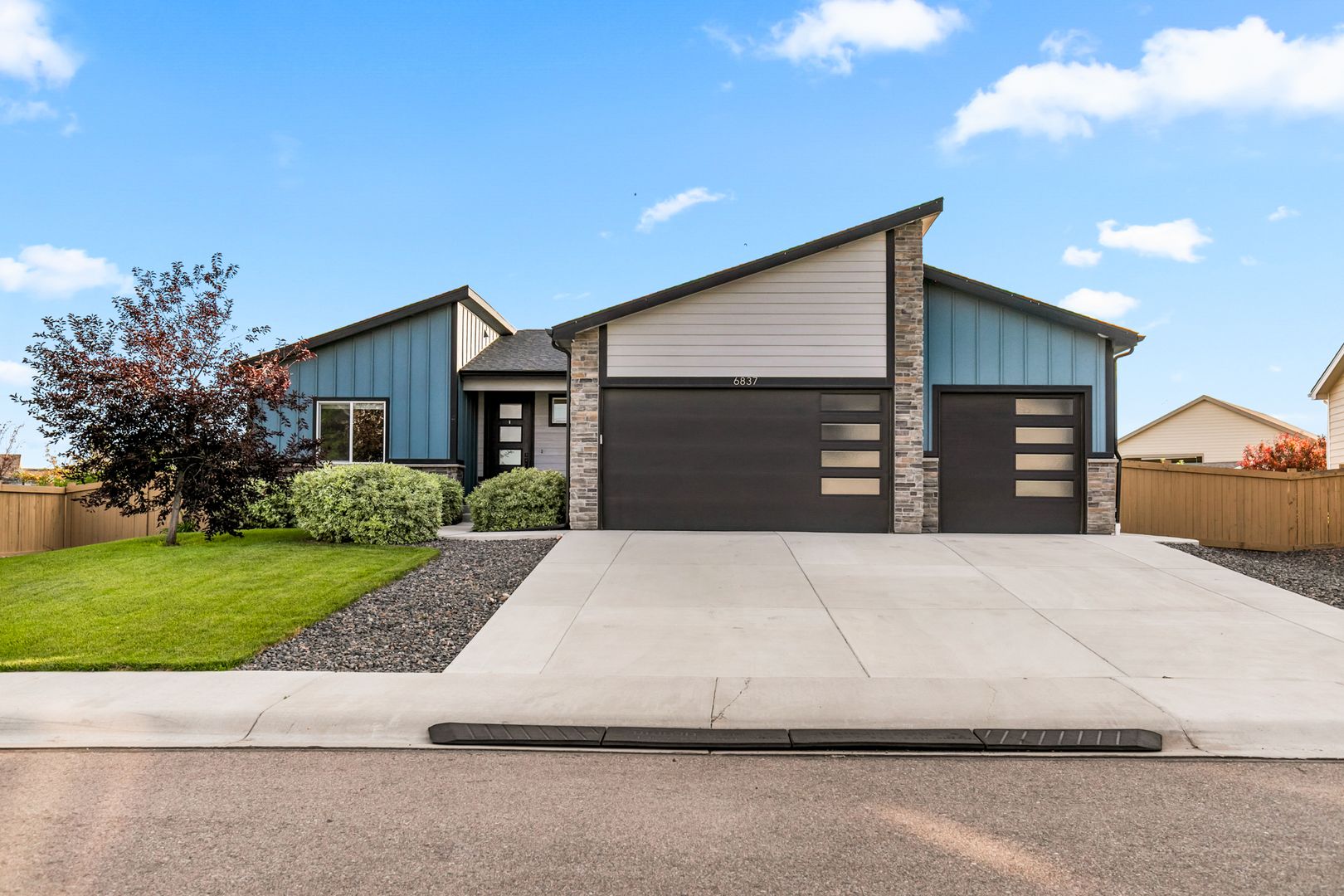 Wellington House: 6837 Grassy Range Drive
