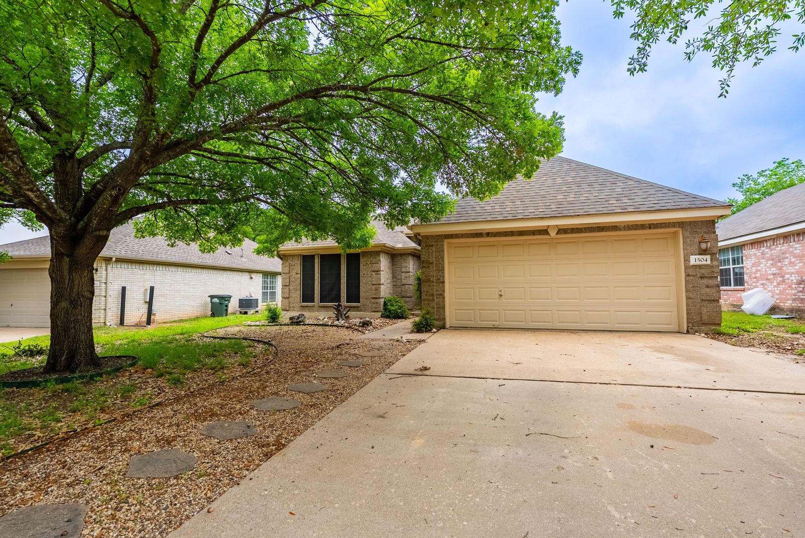 Leander House: 1504 Parkwood Dr
