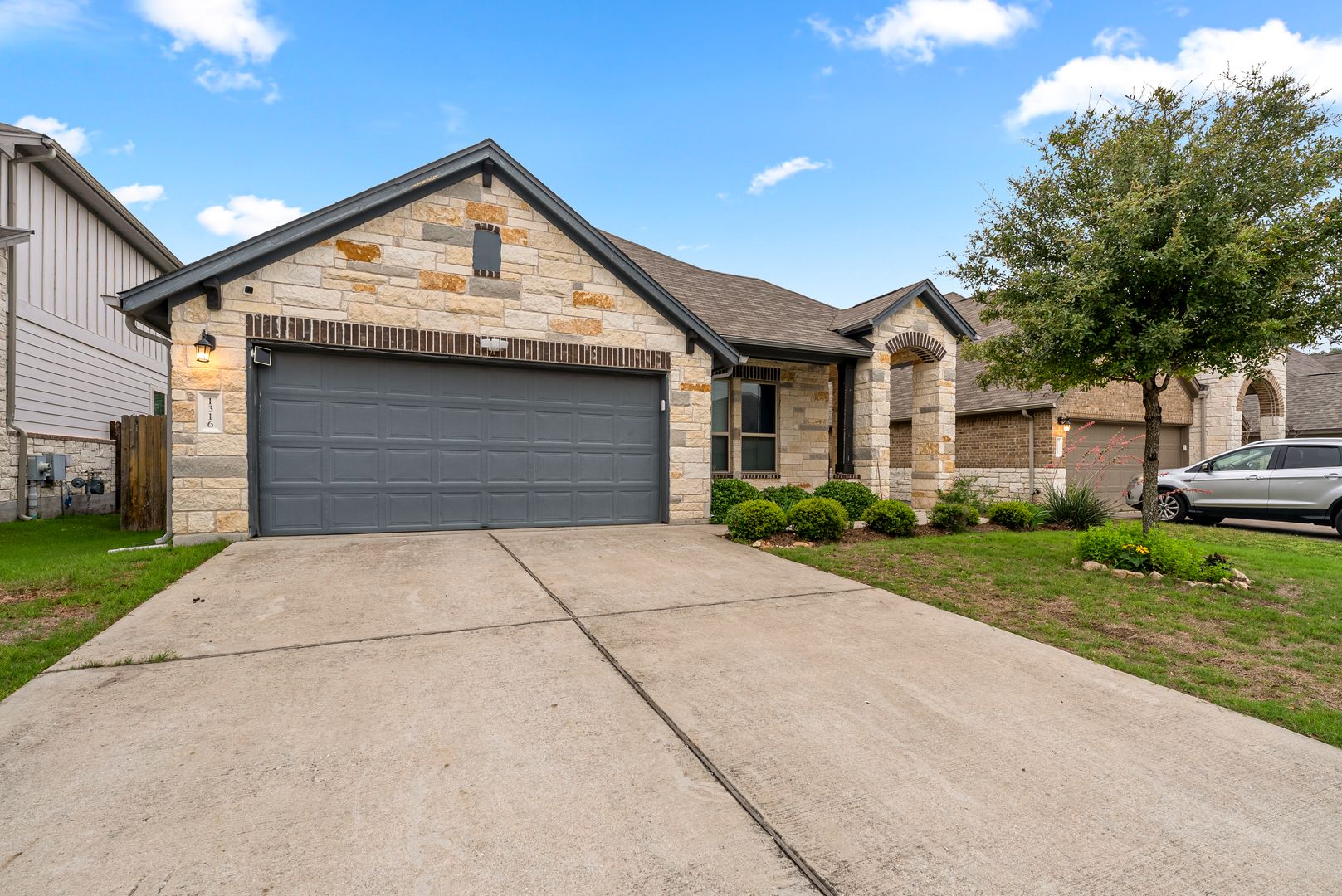 Manchaca House: 1316 Goldilocks Ln
