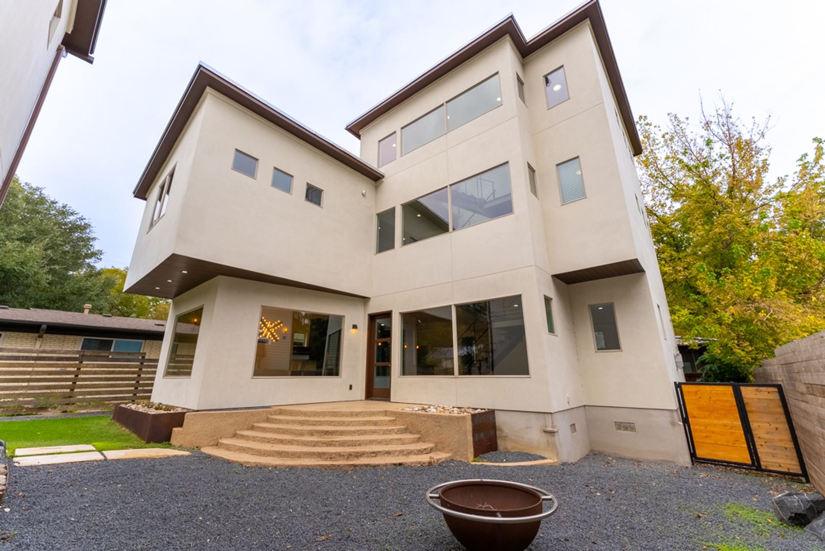 Austin House: 716 Post Oak St