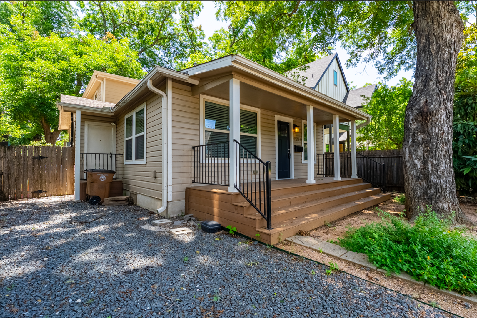 Austin House: 2217 Holly St