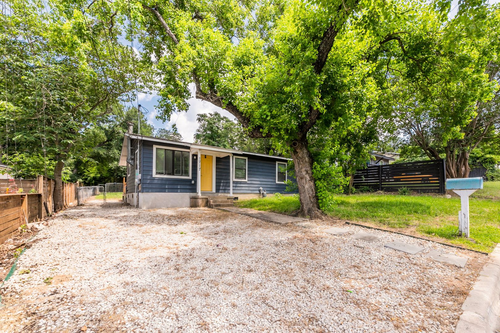 Austin House: 1717 Bunche Rd