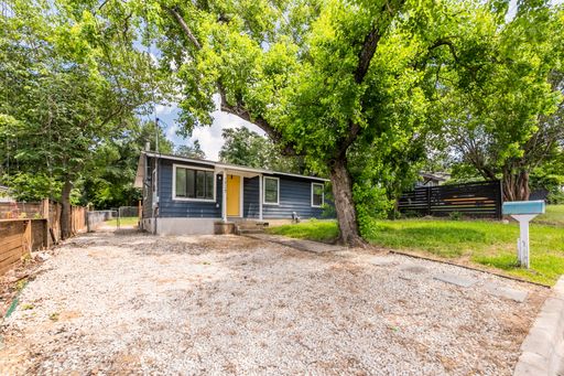 Charming & Updated Mid-Century 3 Bed/1 Bath in East Austin! – photo 1
