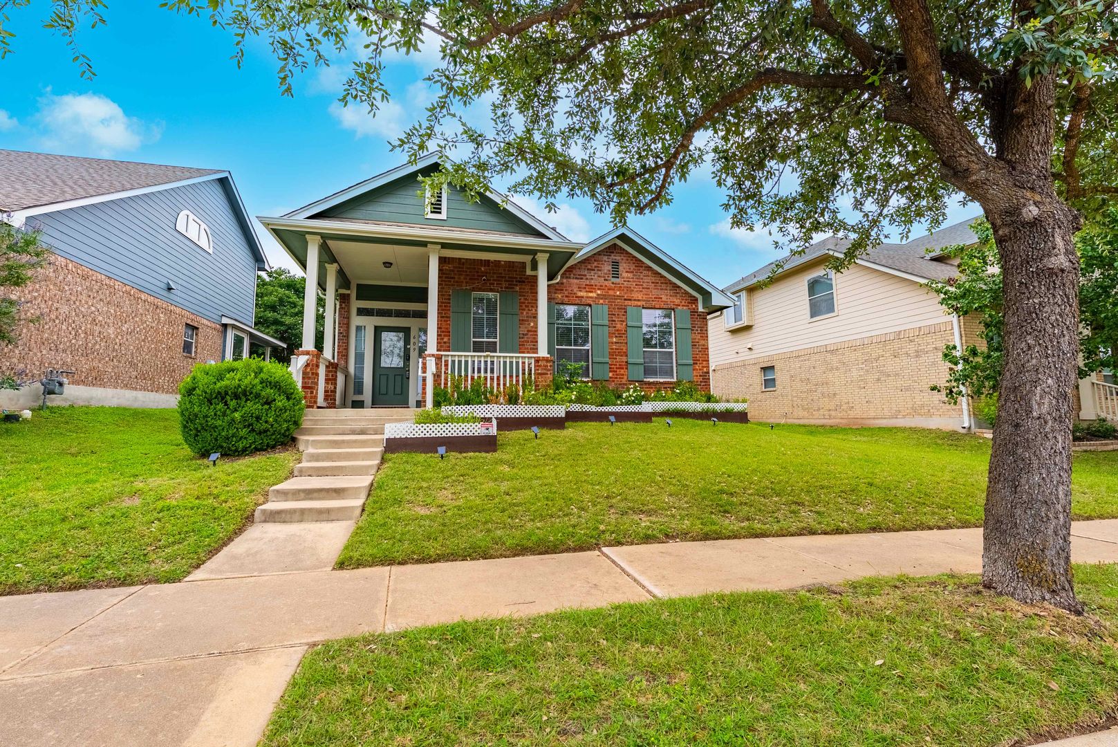 Cedar Park House: 609 Boca Chica Dr