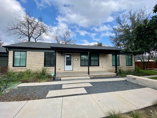 Timeless Charm: Fully Revived 1940s Home in Highland Park - 3 Bed, 2 Bath Oasis Near Downtown! – photo 1