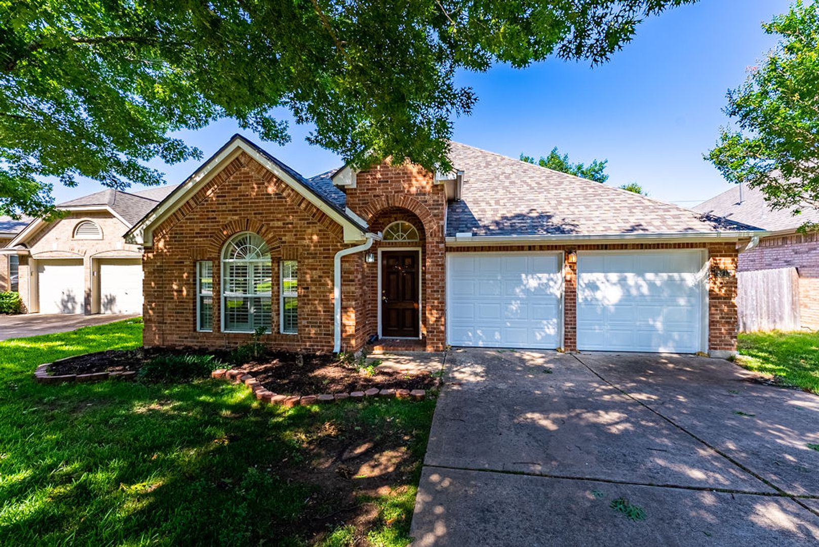 Round Rock House: 7414 West Magic Mountain Lane