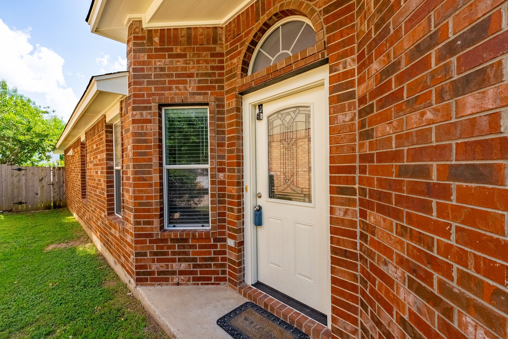 Manor House: 12905 Thomas Jefferson St