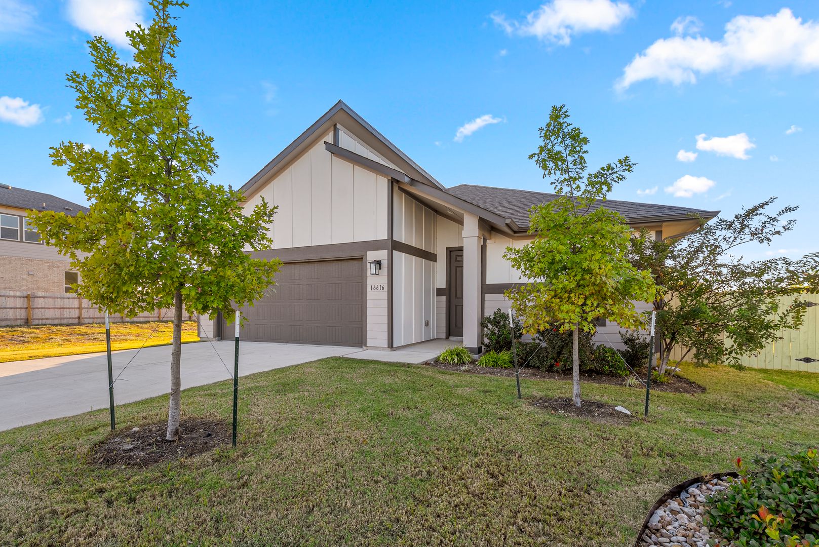 Manor House: 16616 Wind Chime Dr