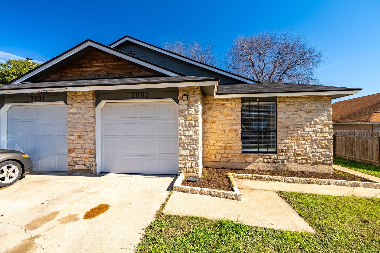Round Rock House: 2003 Willowbend Dr