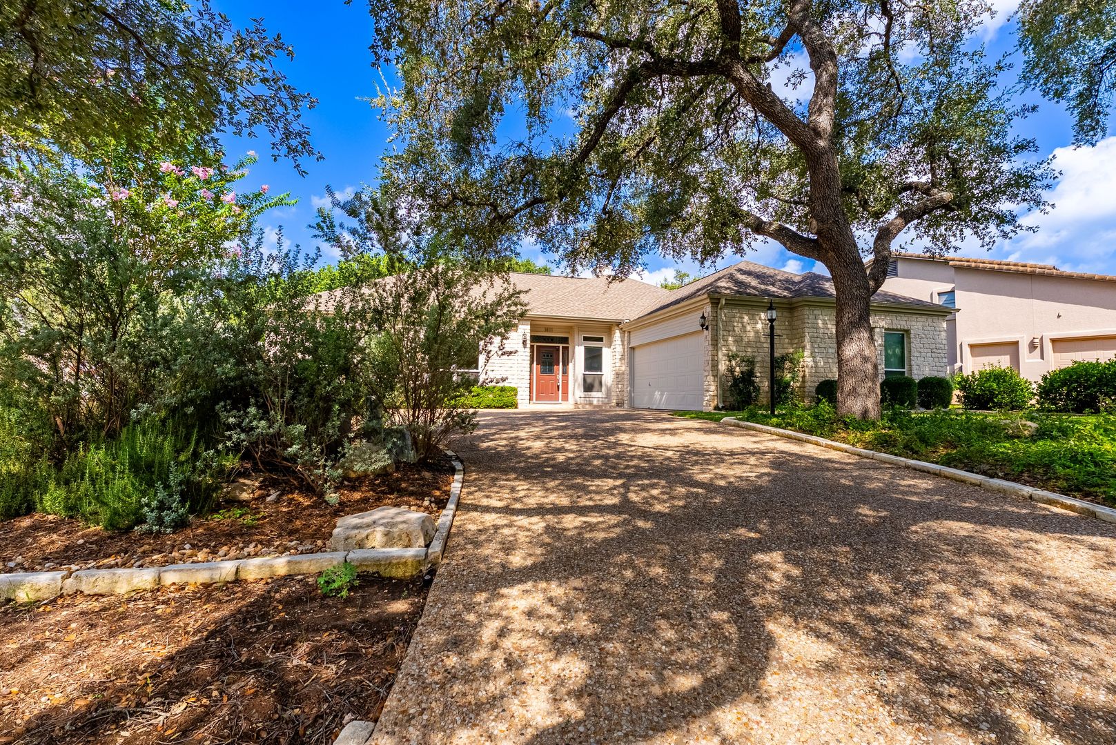Lakeway House: 1411 Lakeway Dr