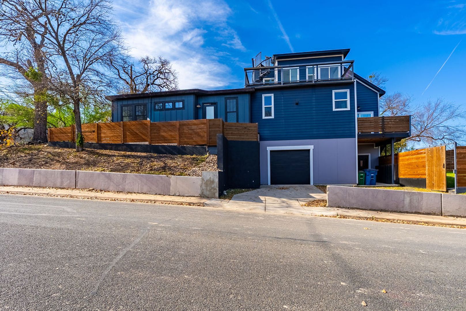 Austin House: 2016 Peoples St