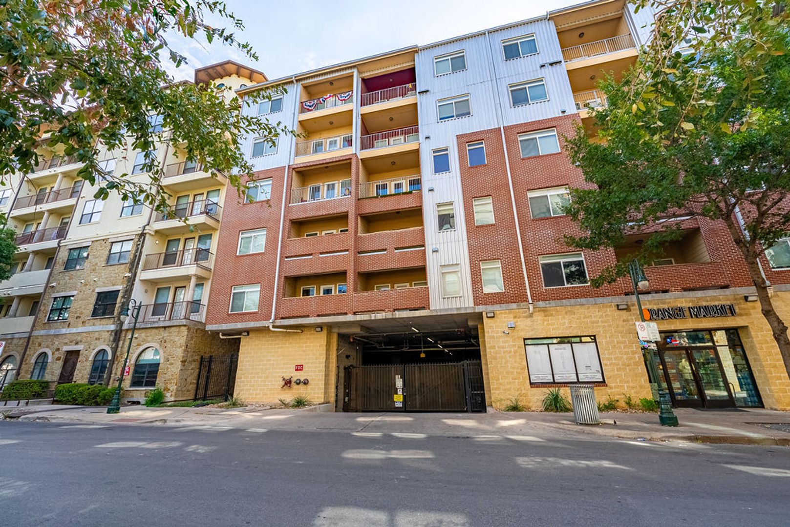 Austin House: 910 W. 25th St #504