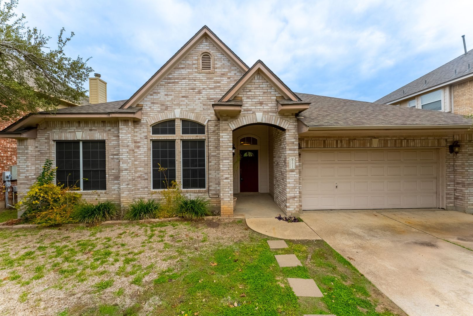 Cedar Park House: 2022 Lakeline Oaks Dr