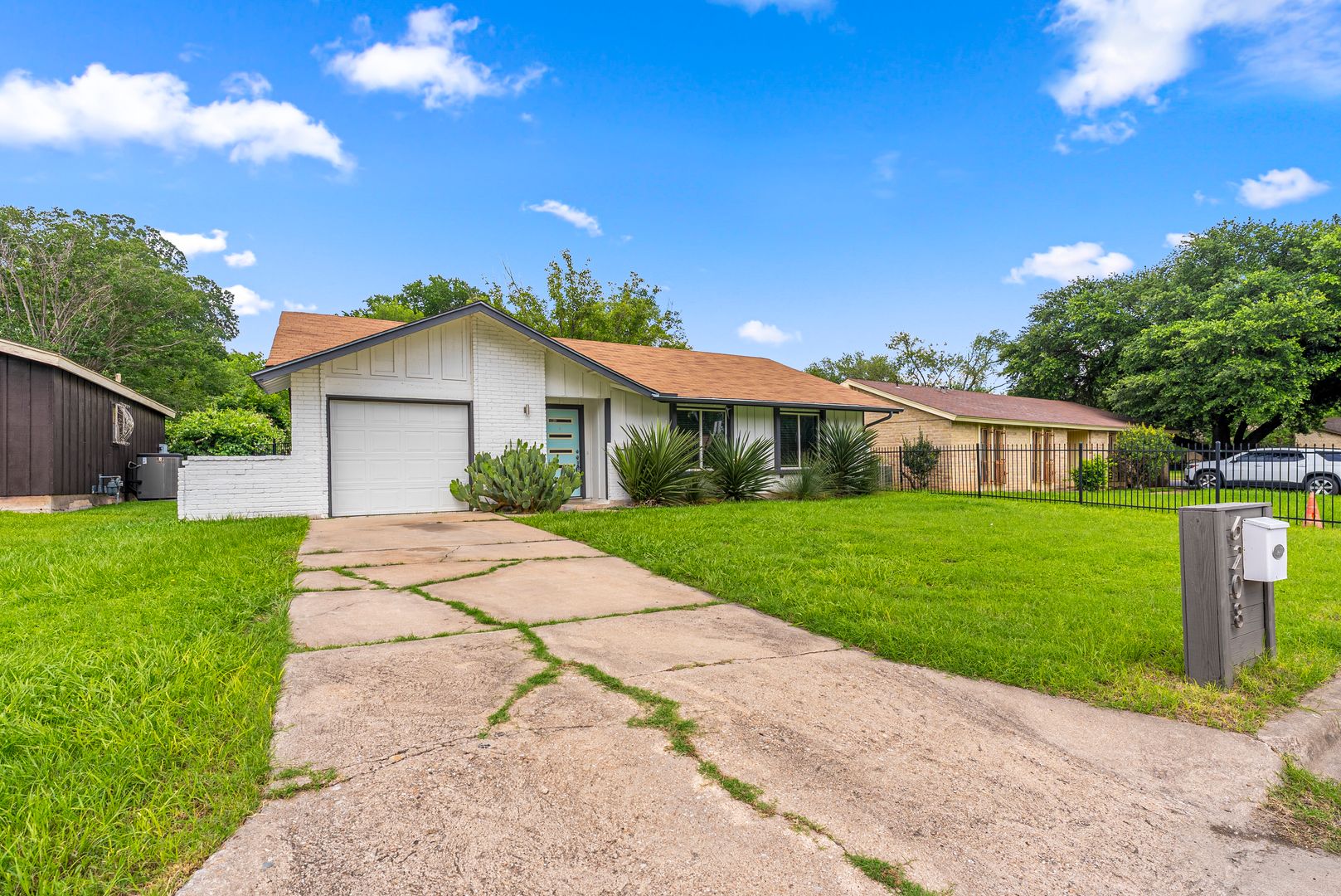 Austin House: 6208 Parliament Dr