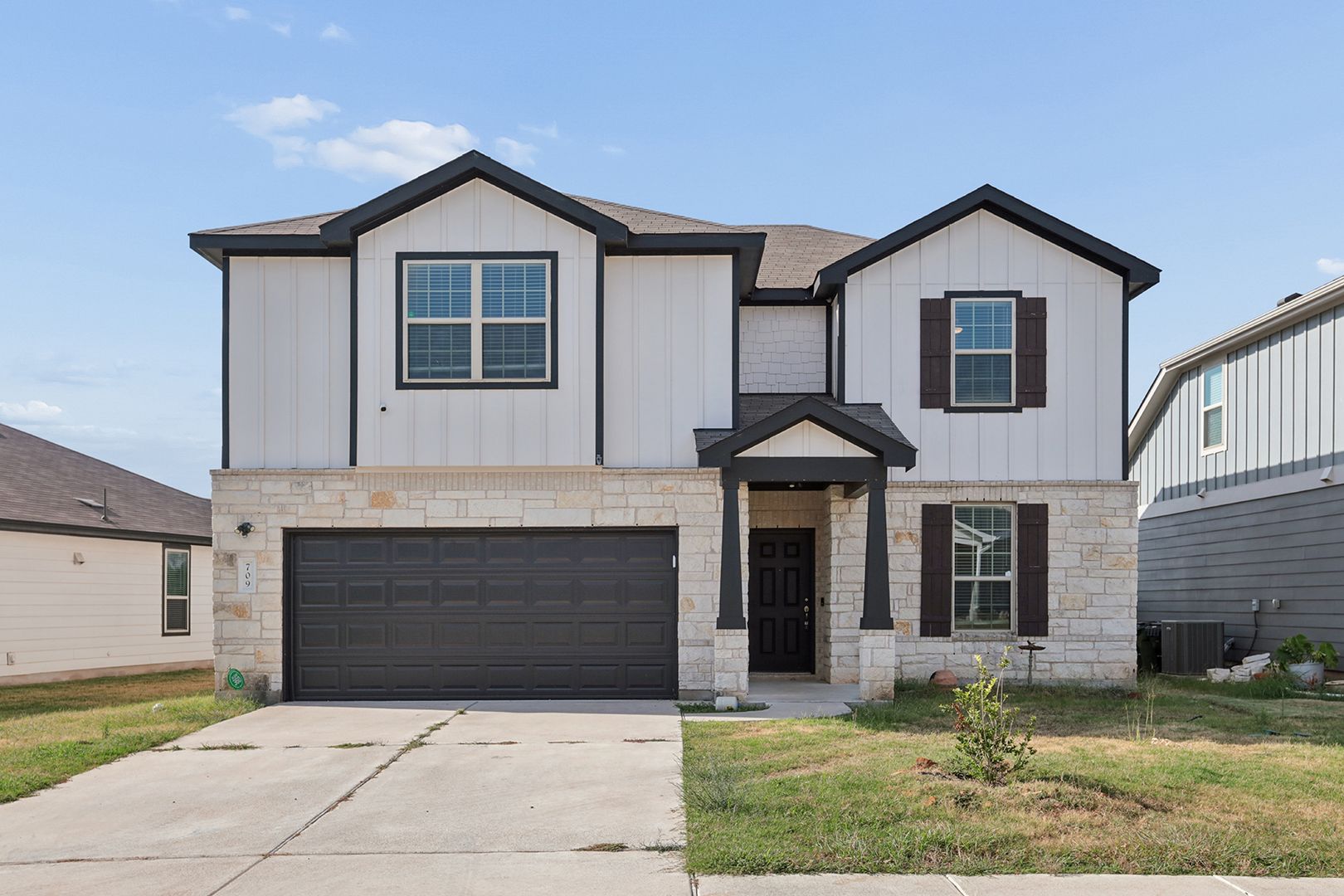 Leander House: 709 Hummingbird Ln