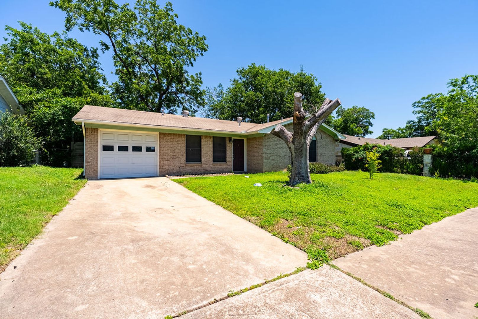Austin House: 310 E Grady Dr