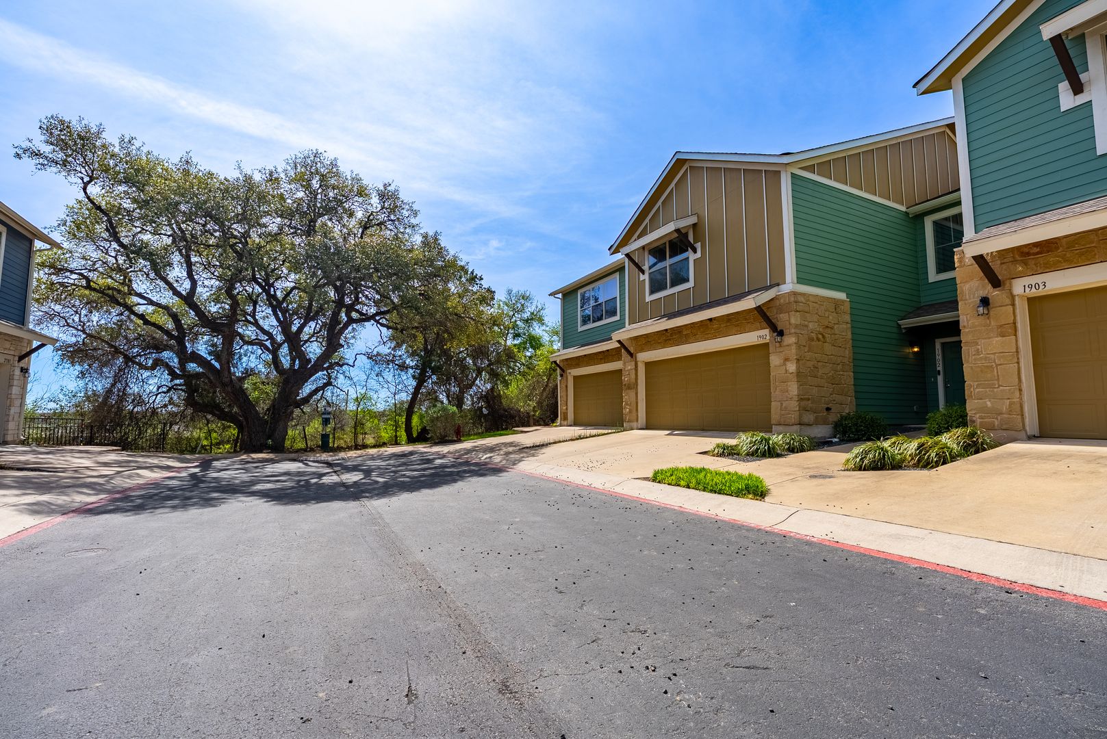 Austin House: 516 E Slaughter Ln