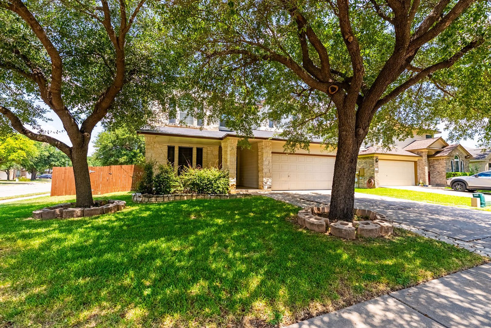 Round Rock House: 1016 Tom Seaver Pl