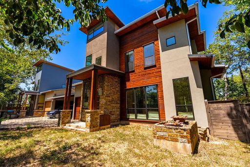 Elegant 3-Bedroom Residence in Coveted Travis Heights – photo 1