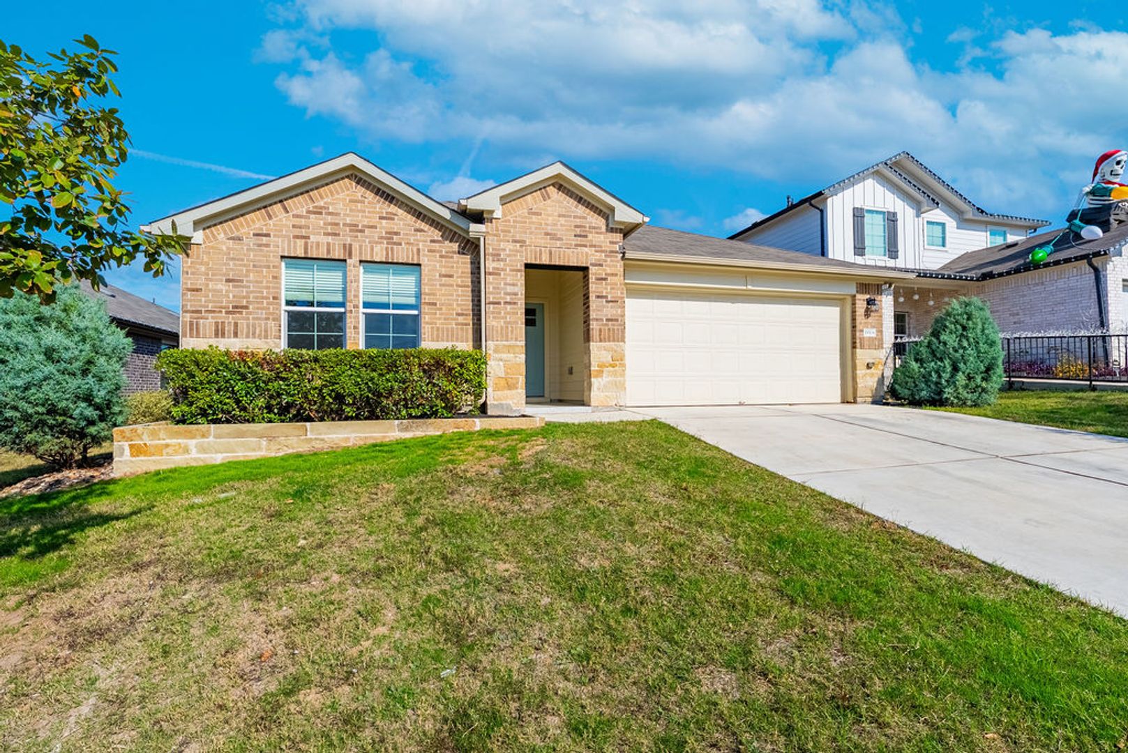 Manor House: 19508 Ann Richards Ave