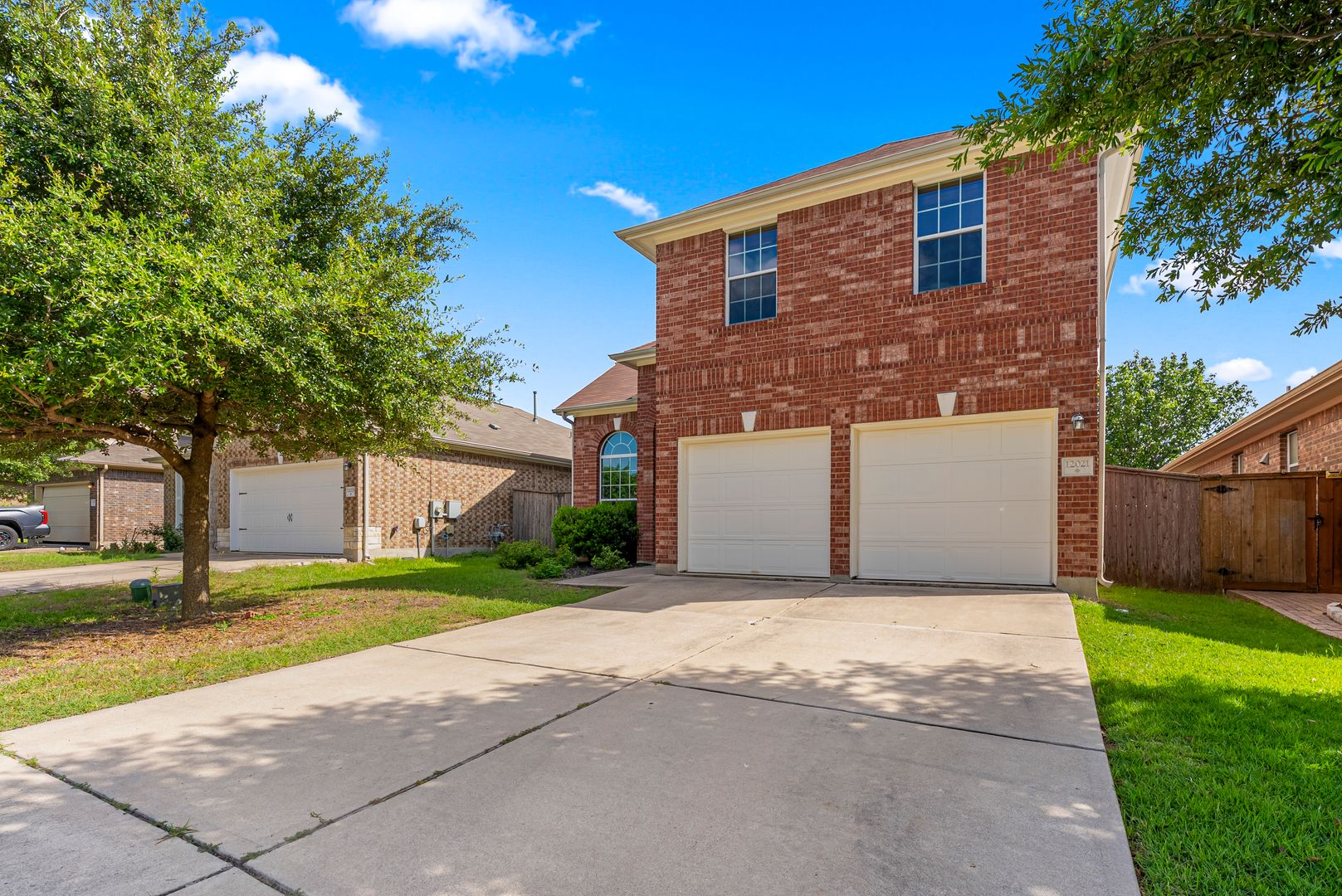 Manor House: 12021 Pecangate Way