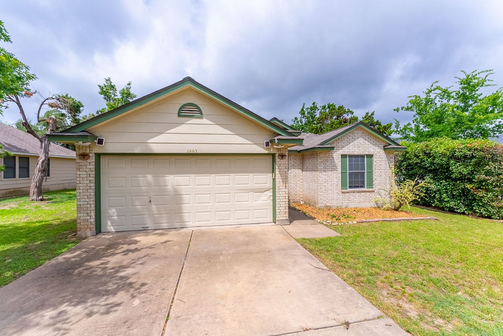 Leander House: 1803 Columbine Ln