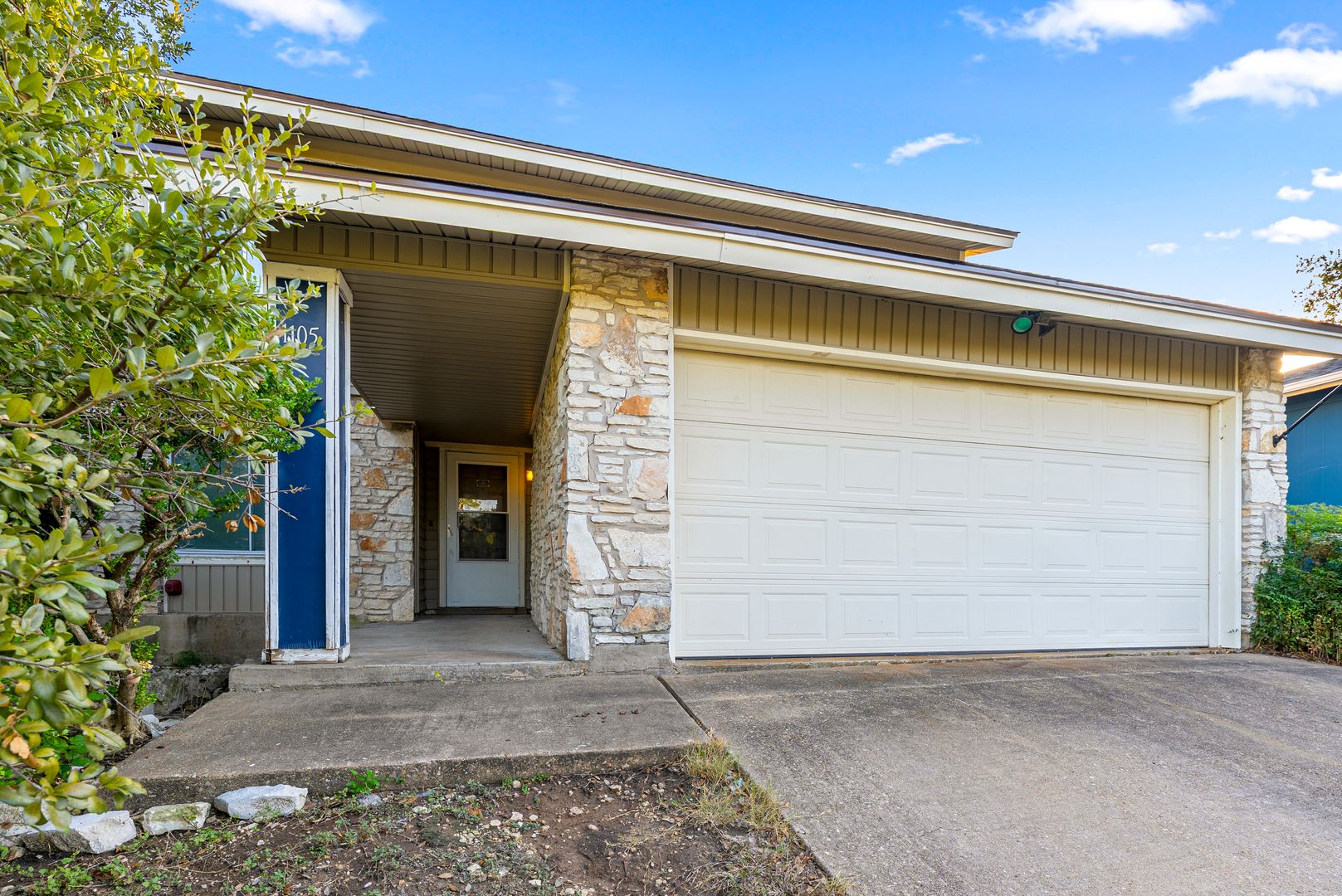 Austin House: 1105 Hermitage Dr